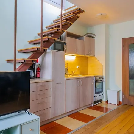The Eyrie 1-bd Lovely Maisonette By Flat Mаnager Apartment